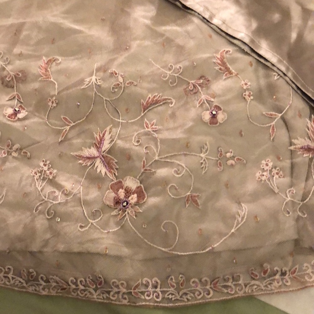 Pale purple crocheted net and satin lengha NEW - Picture 3 of 8